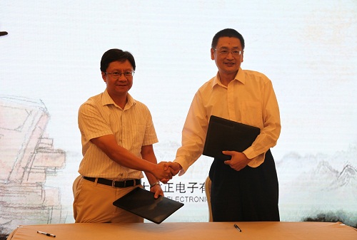 方正星空体育网页版登录,XK星空(中国)总裁杨斌(左)、国家开放大学出版传媒集团总编辑、中央广播电视大学出版社总编辑任岩(右)代表双方签约.jpg 方正星空体育网页版登录,XK星空(中国)总裁杨斌(左)、国家开放大学出版传媒集团总编辑、中央广播电视大学出版社总编辑任岩(右)代表双方签约.jpg